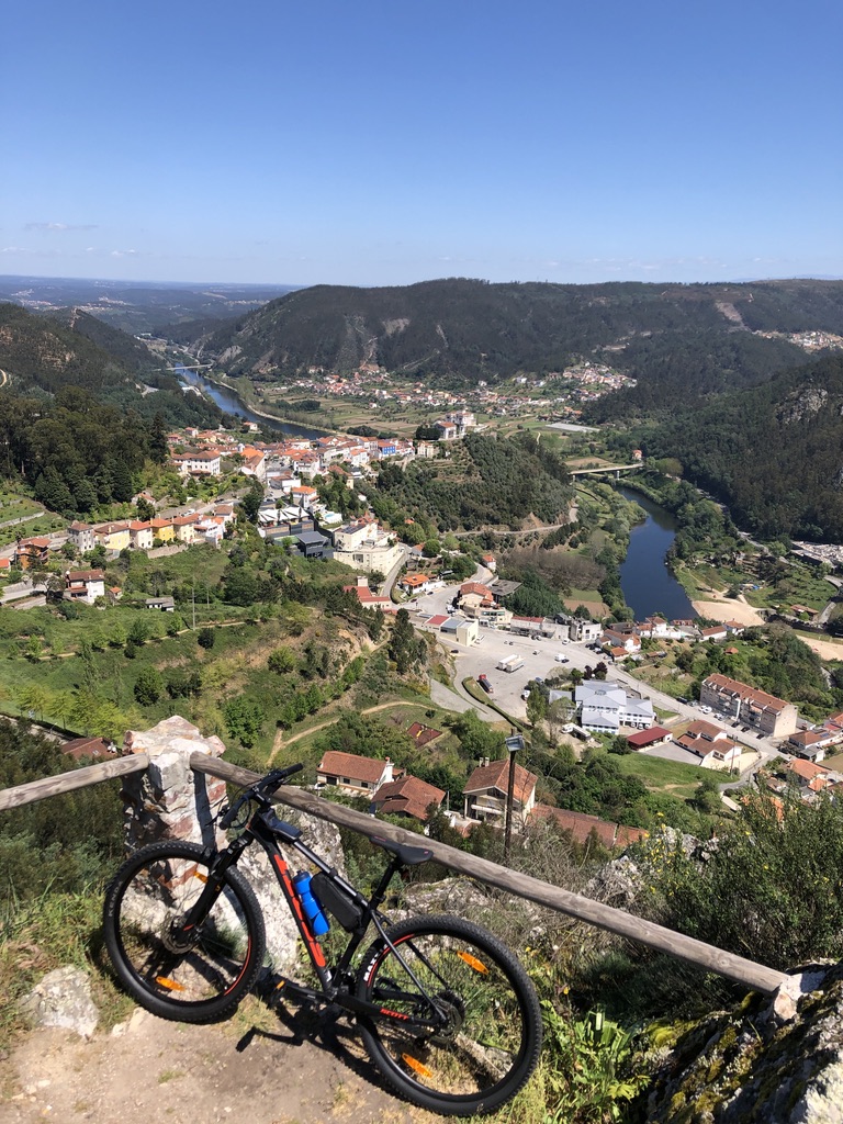 Miradouro do Penedo do Castro — Where the Mondego River Bends