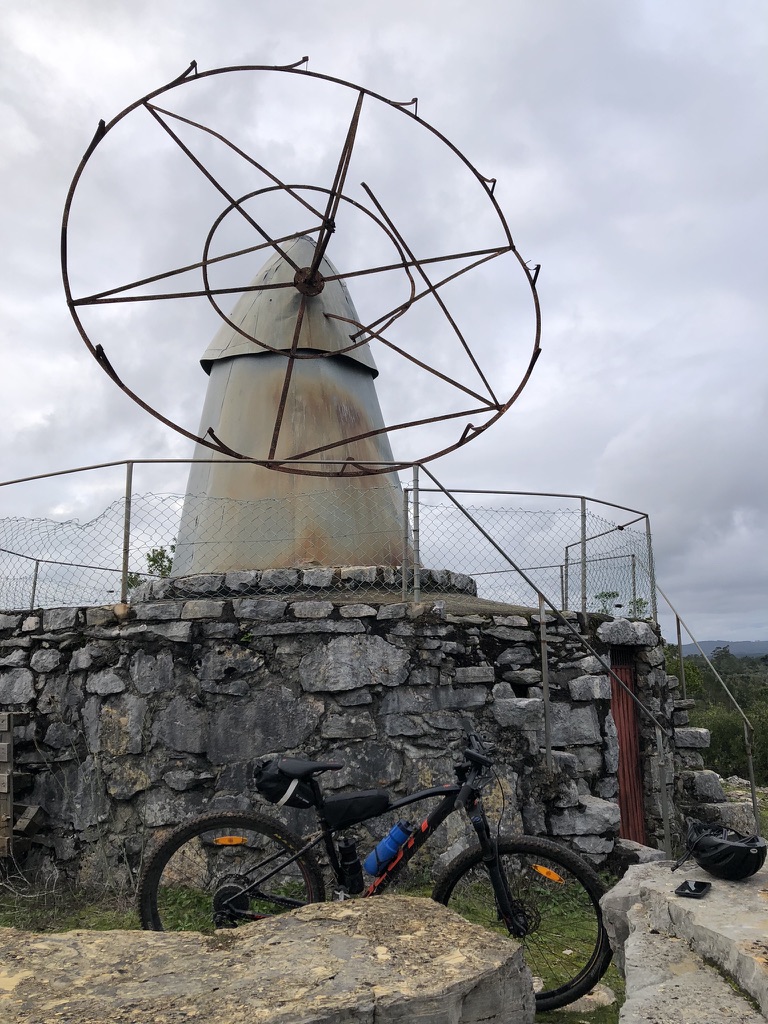 Moinho Moita Negra: The Sentinel of the Limestone Mountains